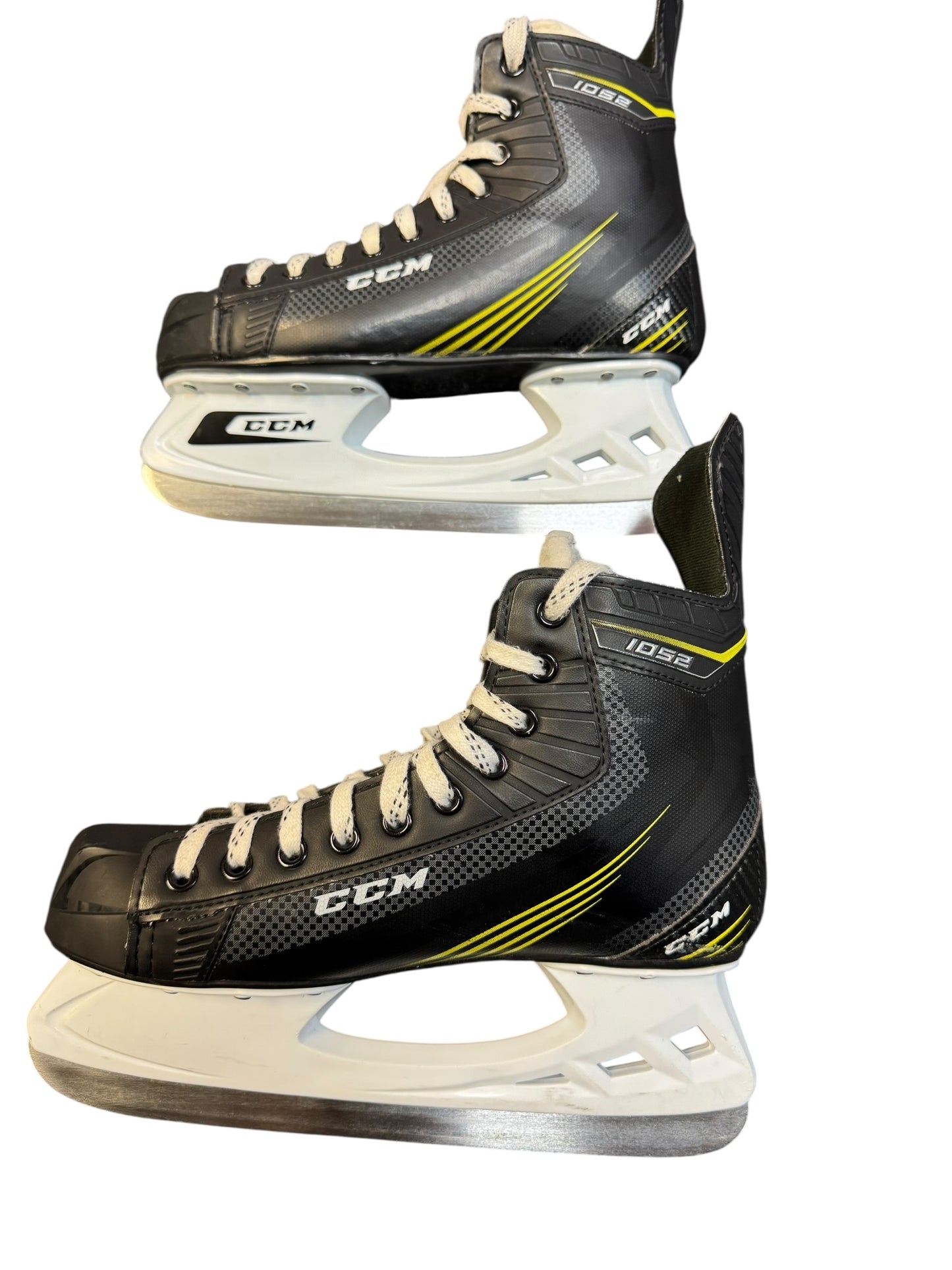 CCM 1052 ice hockey skates senior size 8