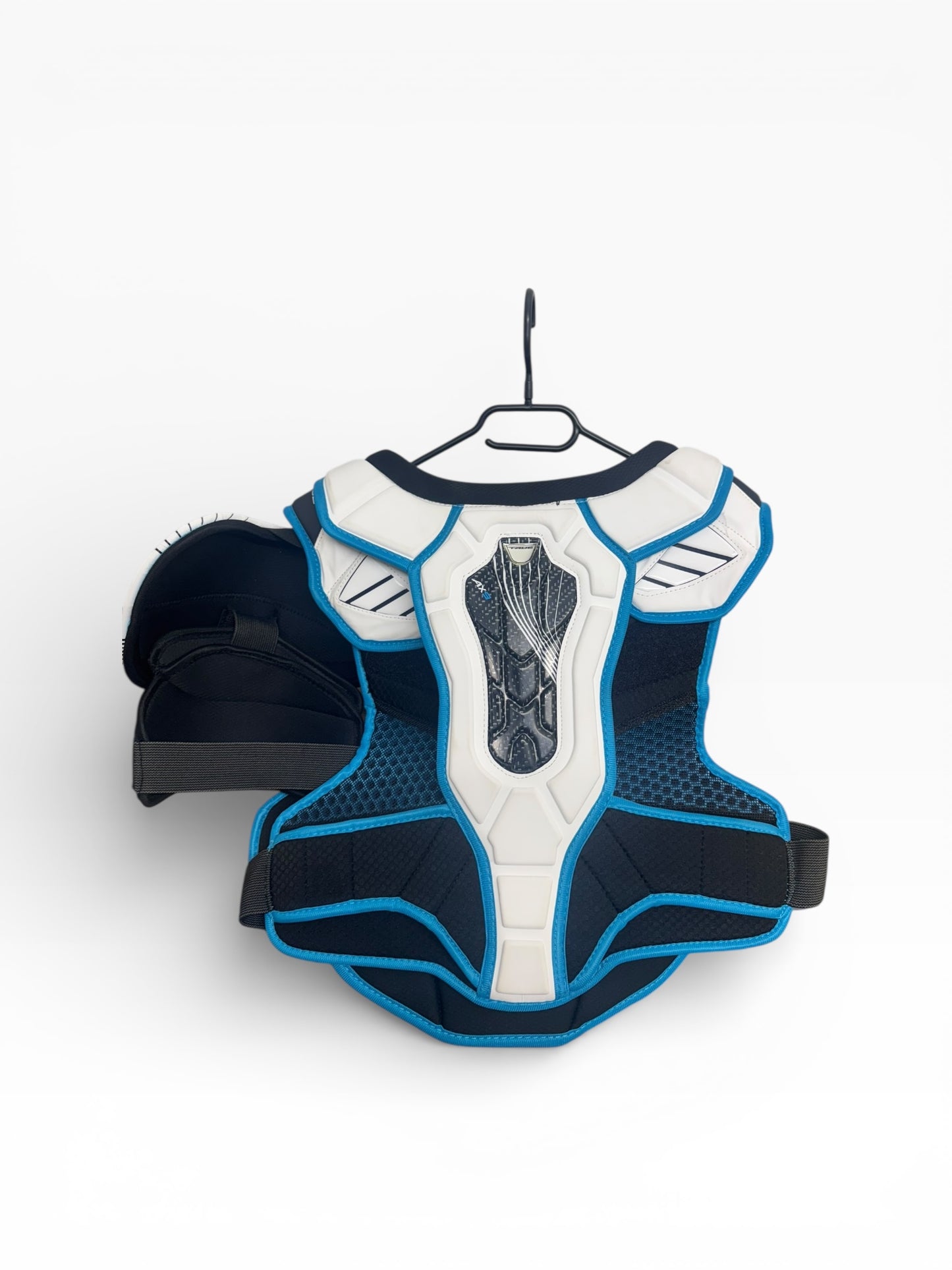 True Hockey AX9 senior ice hockey shoulder pads XL