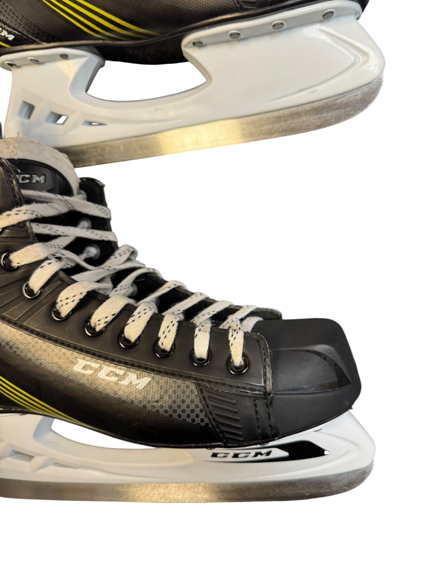 CCM 1052 ice hockey skates senior size 8