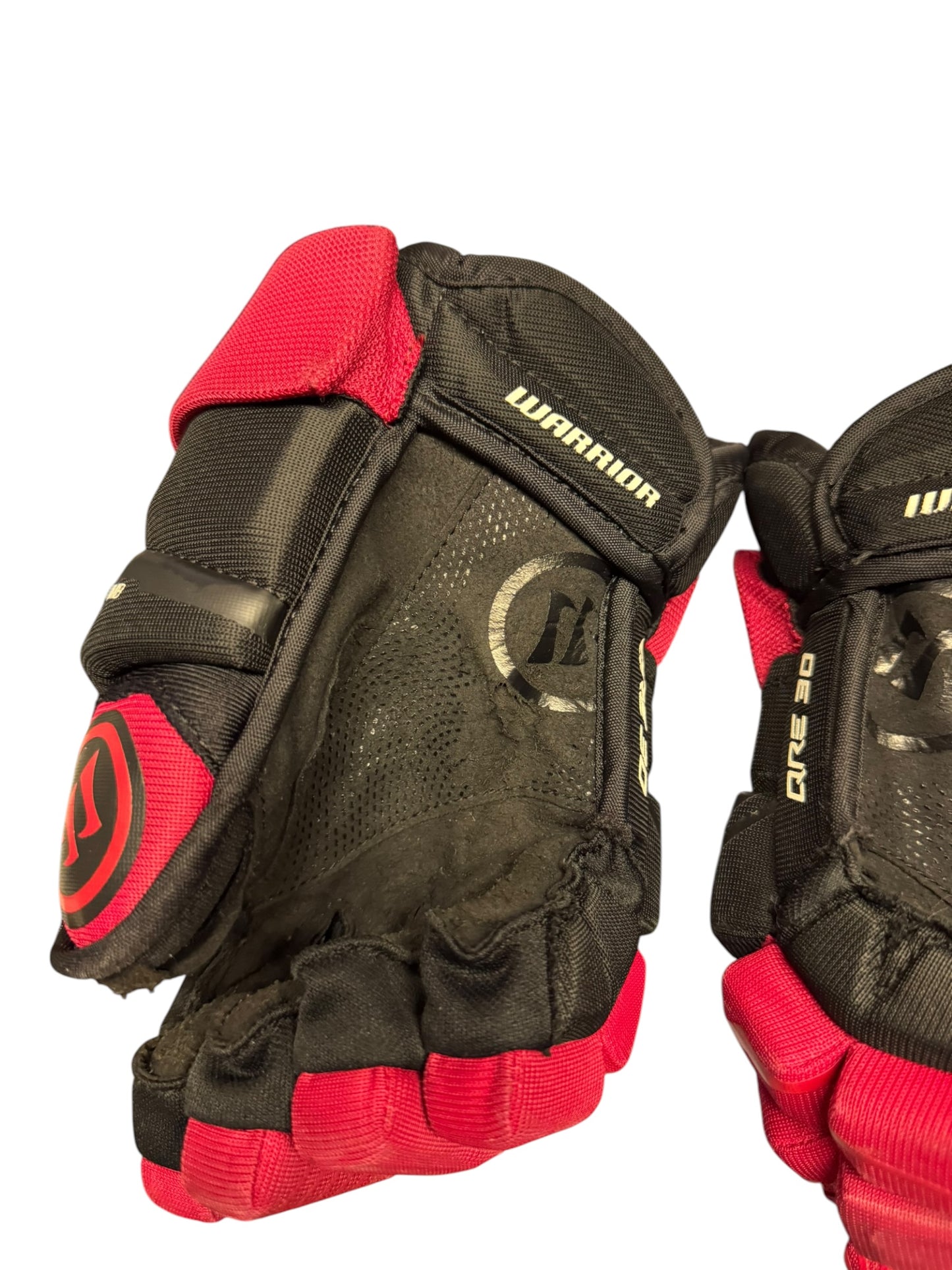 Warrior Covert QRE 30 Junior Ice Hockey Gloves – 11” – Black/Red – Used