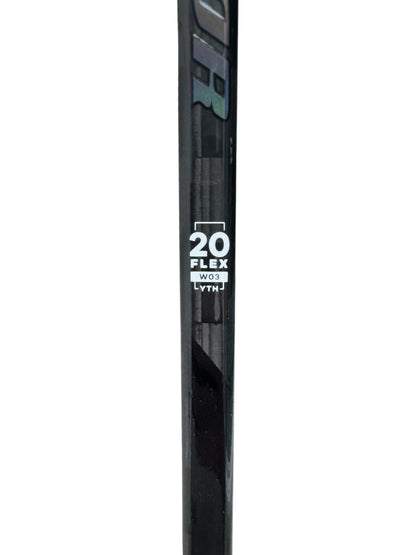 Warrior QR6 Pro Youth Ice Hockey Stick – 20 Flex – W03 Curve – Right Hand