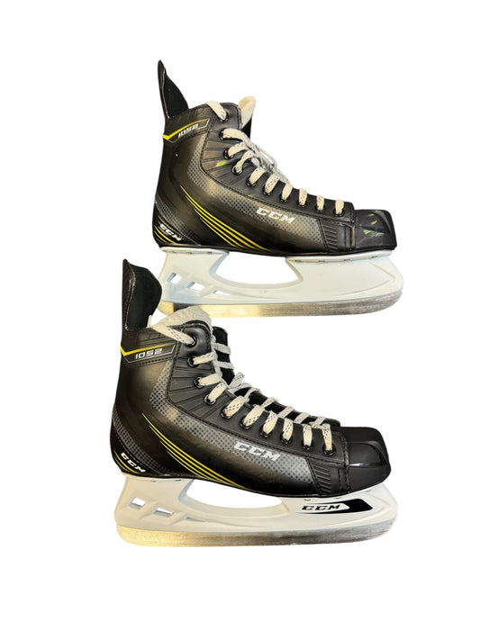 CCM 1052 ice hockey skates senior size 8