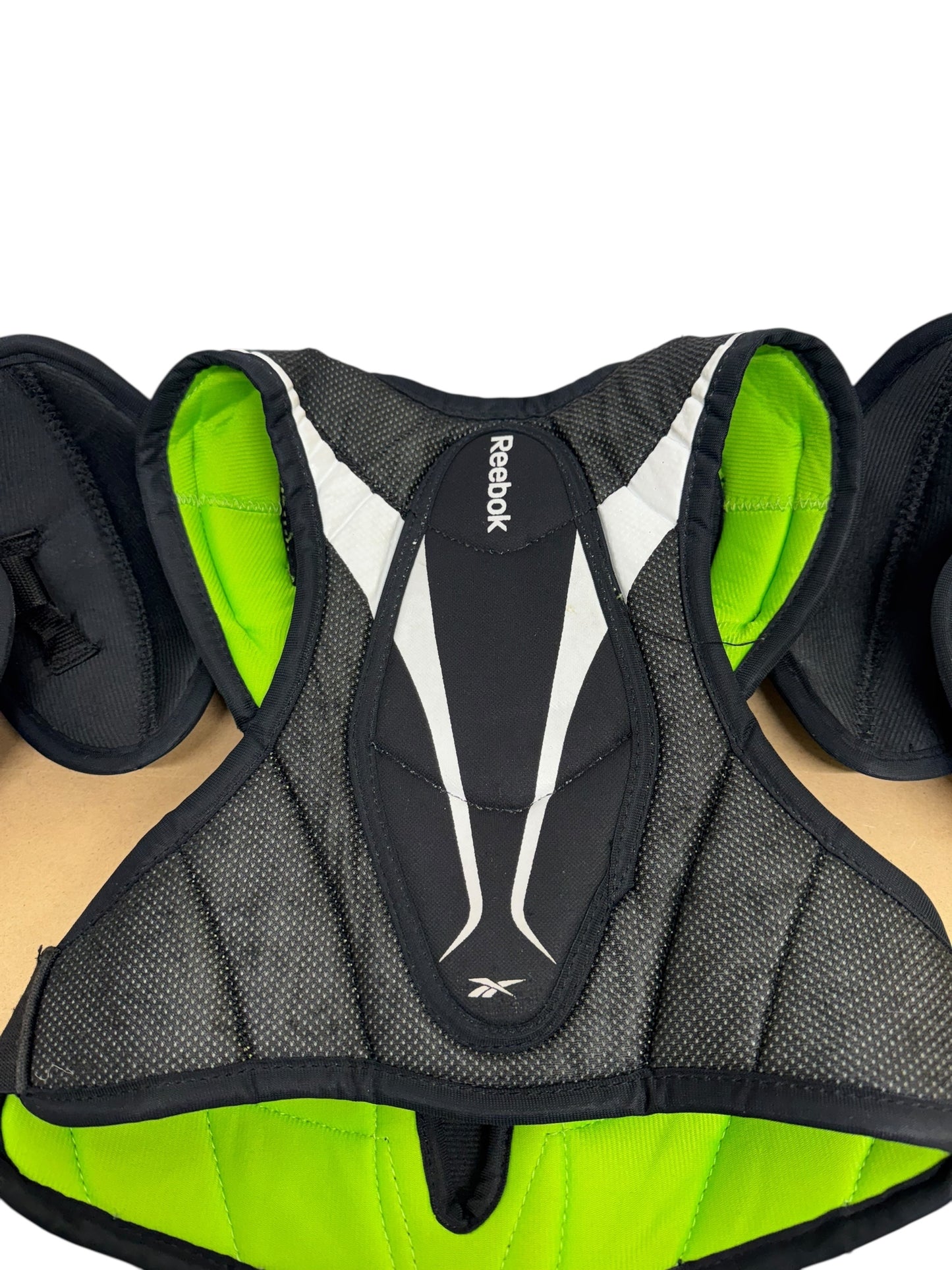 Reebok 12K junior ice Hockey shoulder pads size medium