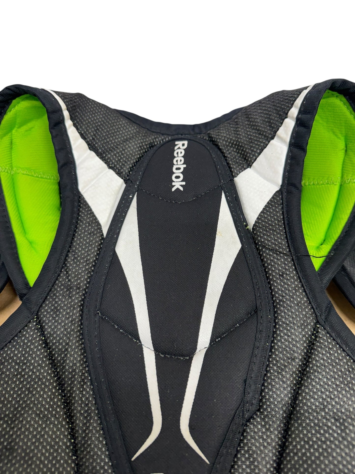 Reebok 12K junior ice Hockey shoulder pads size medium